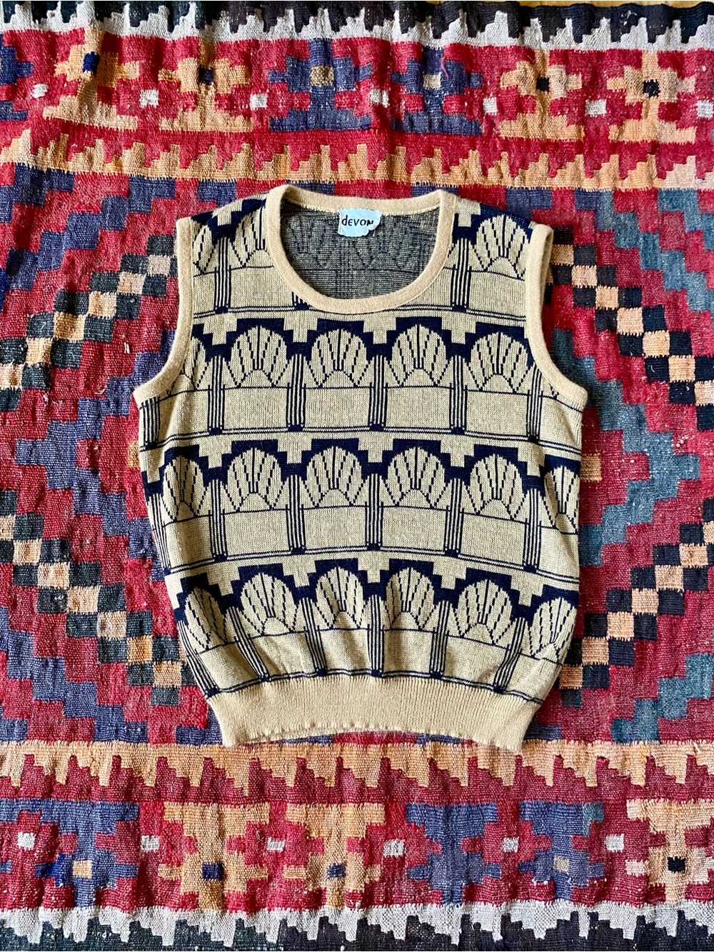 Vintage “Devon” Sleeveless Knit Sweater Vest in Art Deco design. - Picture 1 of 3